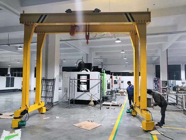 無軌電動(dòng)雙梁運(yùn)行式龍門吊