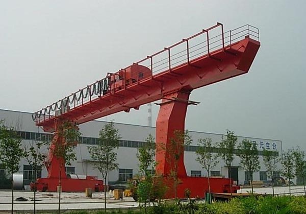 L型門式起重機(jī)